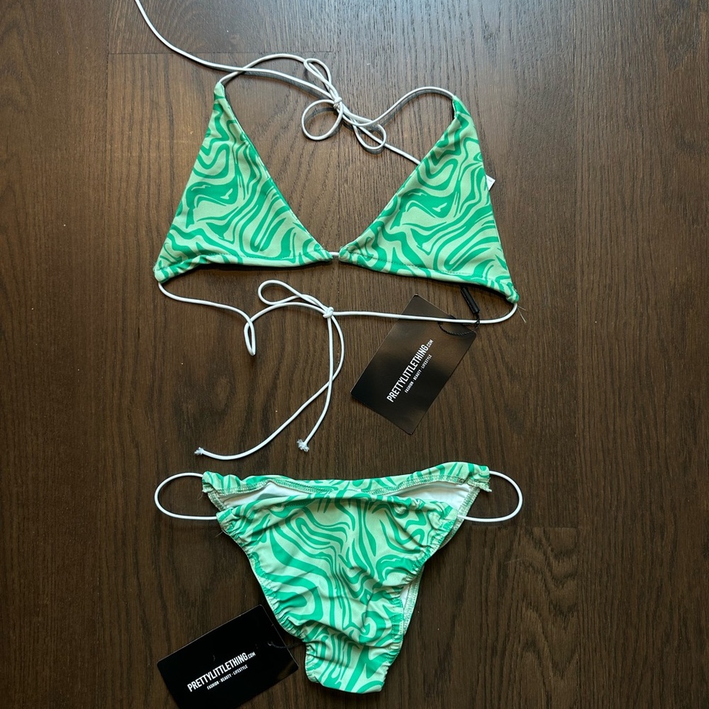 PrettyLittleThing Green Swirl Bikini Set